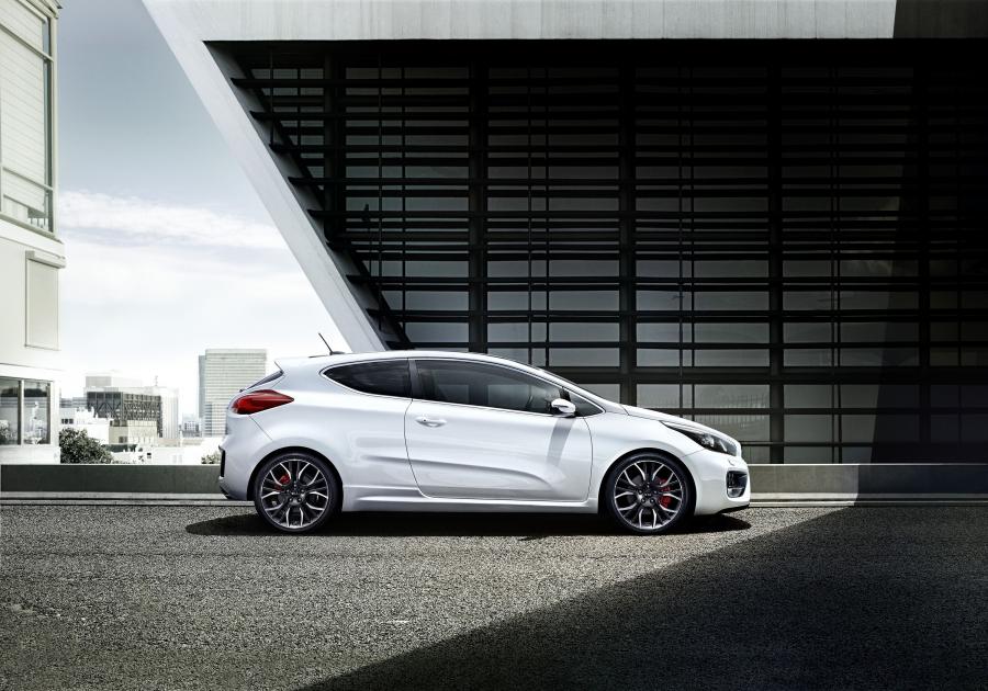  Kia pro_cee&rsquo;d GT 2013 года  (фото 12 из 15)